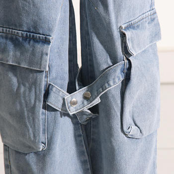 Stylish Retro High-Waisted Straight Leg Jeans with Slight Stretch and Cargo Pockets