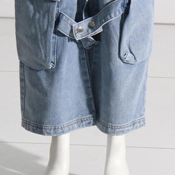 Stylish Retro High-Waisted Straight Leg Jeans with Slight Stretch and Cargo Pockets